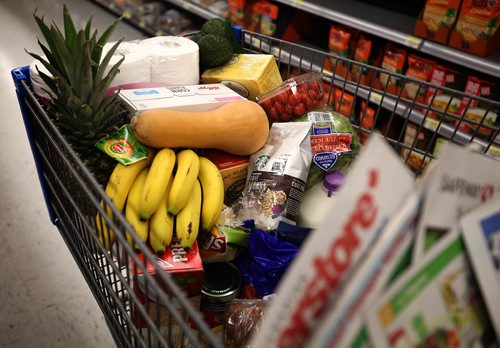 Biz Story on multiple options for people to buy groceries.  Pictures of grocery cart in aisle with store flyers.  Photos taken at Walmart.   February 03, 2016 Ruth Bonneville / Winnipeg Free Press