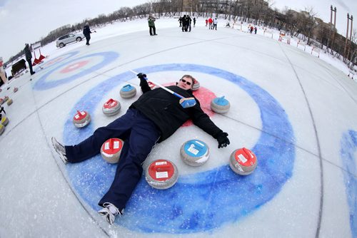 Doug Speirs participates in the media challenge prior to the Ironman Outdoor Curling Bonspiel at The Forks, Friday, February 5, 2016. (TREVOR HAGAN/WINNIPEG FREE PRESS)