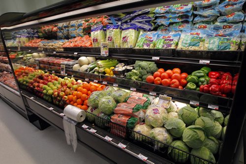 Brokenhead Grocery on Brokenhead Ojibway Nation, Highway 59, about 40 minutes northeast of Winnipeg, is going to open tomorrow. Fresh produce. BORIS MINKEVICH / WINNIPEG FREE PRESS February 8, 2016