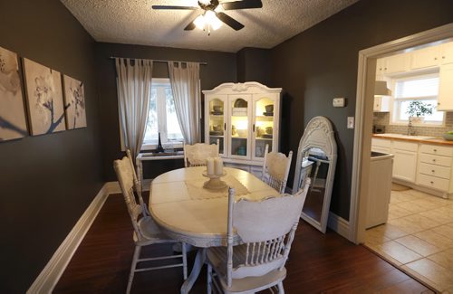 Homes. 288 Traverse Avenue in St. Boniface. The dining room.  The realtor is Eric Neumann. Todd Lewys story Wayne Glowacki / Winnipeg Free Press Feb.9 2016