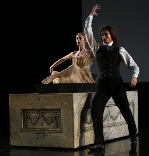 RWB dancers Liang Xing and Sarah Davey perform a scene from Dracula at the Canada's Royal Winnipeg Ballet launch Wednesday of their upcoming 77th Season. The event was held in the RWB Founders Studio. Dracula will be performed next season Oct.26-30.    Al Small story  Wayne Glowacki / Winnipeg Free Press Feb.10 2016