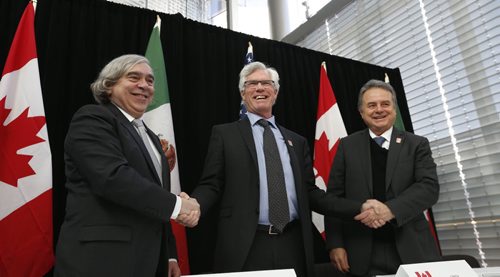 In centre, Jim Carr, Minister of Natural Resources, Mexicos Secretary of Energy, Pedro Joaquín Coldwell at right, and Dr. Ernest Moniz, the United States Secretary of Energy in Winnipeg shake hands after signing a collaborative agreement at their North American Energy Ministers Meeting in Winnipeg.   Kristin Annable story Wayne Glowacki / Winnipeg Free Press Feb. 12 2016