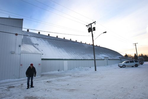 JOE BRYKSA / WINNIPEG FREE PRESSBaldur, Manitoba , outside of  Baldur, Manitoba rink, February 16, 2016.( See Randy Turner rural hockey rinks 49.8 story)