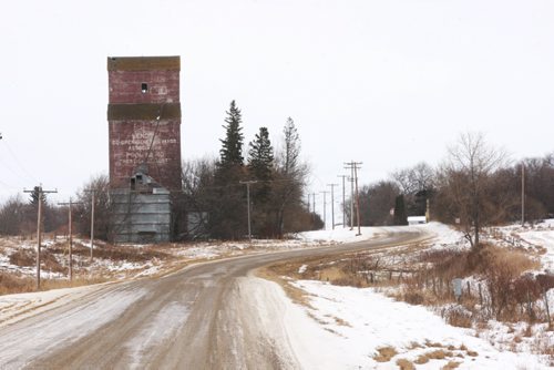 JOE BRYKSA / WINNIPEG FREE PRESSLenore, Manitoba, View heading into town, February 16, 2016.( See Randy Turner rural hockey rinks 49.8 story)