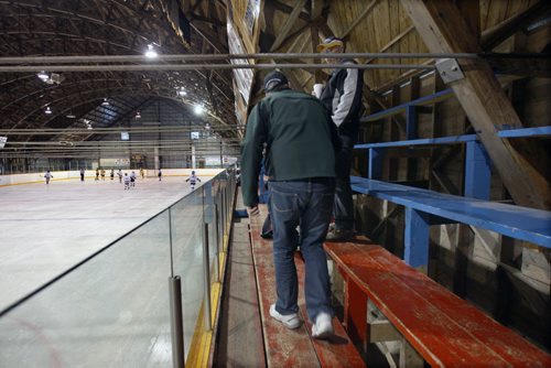 JOE BRYKSA / WINNIPEG FREE PRESSFoxwarren, Manitoba, Foxwarren Recreation rink-,Fans have to duck under support wires, February 16, 2016.( See Randy Turner rural hockey rinks 49.8 story)