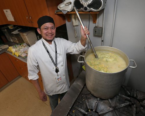JASON HALSTEAD / WINNIPEG FREE PRESS Chef Jonathan Inoc prepares up to 500 meals a day at Main Street Project. Here, he was woking on Jan. 27, 2016. (See Social Page)