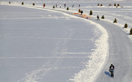 TREVOR HAGAN / WINNIPEG FREE PRESS Near the end of the skating trail on the Red River, seen from the St.Vital Bridge, Saturday, February 20, 2016.