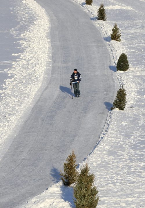 TREVOR HAGAN / WINNIPEG FREE PRESS Near the end of the skating trail on the Red River, seen from the St.Vital Bridge, Saturday, February 20, 2016.