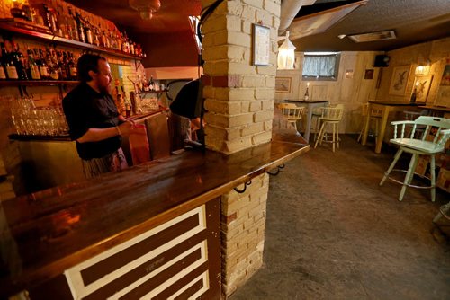 TREVOR HAGAN / WINNIPEG FREE PRESS Erik Thordarson pours drinks at Sous Sol in Osborne Village, Saturday, February 20, 2016. For Bartley restaurant review.