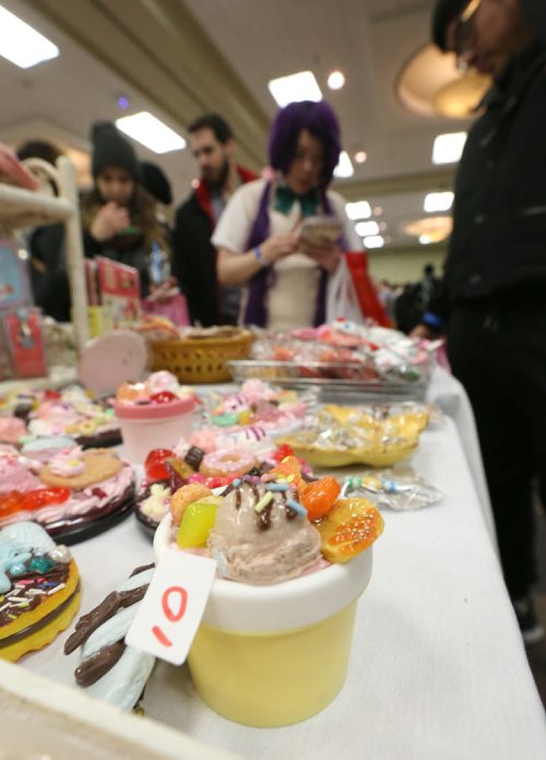 JASON HALSTEAD / WINNIPEG FREE PRESS  Attendees check out cermanic works of Yasuko Akimoto, owner of St. Boniface restaurant and gift shop Dwarf no Cachette, at the fifth annual Ai-Kon Winter Festival at the RBC Convention Centre on Feb. 27, 2016. The event, which focuses on anime, featured exhibitors and vendors, artist's alley, as well as a gamers' lounge, Mario Kart 8 and Super Smash Bros 4 tournaments and dance.