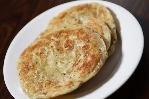 JOHN WOODS / WINNIPEG FREE PRESS Indian chive pancake at the Northern Chinese restaurant Jinlin, Sunday, February 28, 2016.