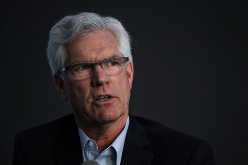 MIKE DEAL / WINNIPEG FREE PRESS Jim Carr Federal Minister of Natural Resources talks to the Winnipeg Free Press Editorial Board at the Newscafe Monday morning.  160229 Monday, February 29, 2016