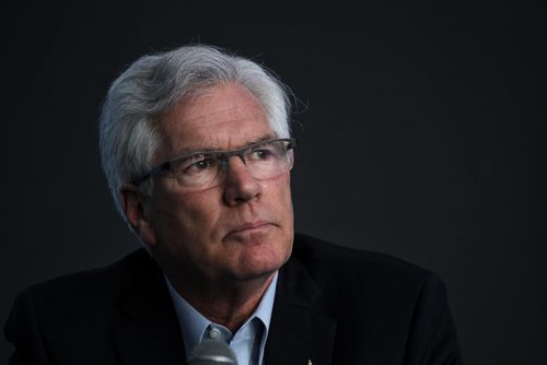 MIKE DEAL / WINNIPEG FREE PRESS Jim Carr Federal Minister of Natural Resources talks to the Winnipeg Free Press Editorial Board at the Newscafe Monday morning.  160229 Monday, February 29, 2016