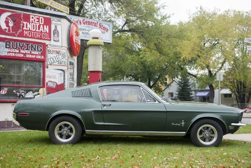 DAVID LIPNOWSKI / WINNIPEG FREE PRESS 151008  Mike Huen's 1968 Mustang Fastback photographed October 8, 2015.   For Classic Cruising