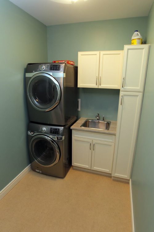 BORIS MINKEVICH / WINNIPEG FREE PRESS HOMES - 23 Wavecrest Cove. Main floor Laundry. Photo taken March 08, 2016