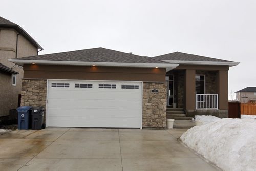 BORIS MINKEVICH / WINNIPEG FREE PRESS HOMES - 23 Wavecrest Cove. Exterior. Photo taken March 08, 2016