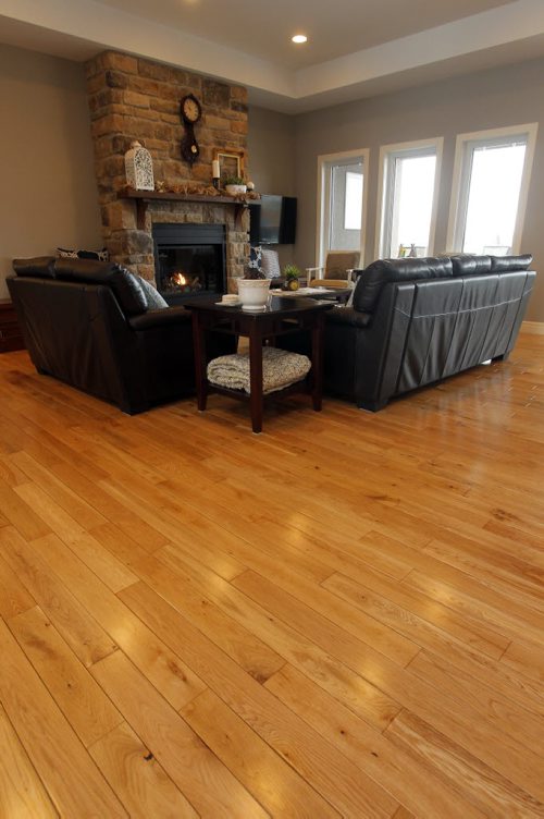 BORIS MINKEVICH / WINNIPEG FREE PRESS HOMES - 23 Wavecrest Cove. Living area with beautifyl hardwoods. Photo taken March 08, 2016