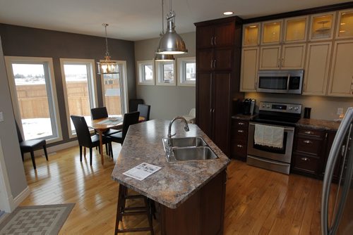 BORIS MINKEVICH / WINNIPEG FREE PRESS HOMES - 23 Wavecrest Cove. Kitchen.  Photo taken March 08, 2016