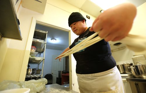 TREVOR HAGAN / WINNIPEG FREE PRESS Restaurant Review - Dancing Noodle. Chef Xiaofei Zuo makes noodles by hand and to order, Saturday, March 12, 2016. - FOR BART KIVES REVIEW