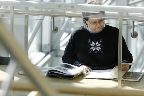 John Woods / Winnipeg Free Press / March 3, 2008- 080303  -Shelly Lesyshen reads some books at the Millennium Library in Winnipeg Monday March 3, 2008.