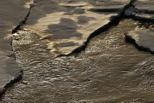 JOHN WOODS / WINNIPEG FREE PRESS Ice breaks up on the Assiniboine River in Winnipeg Sunday, March 20, 2016.