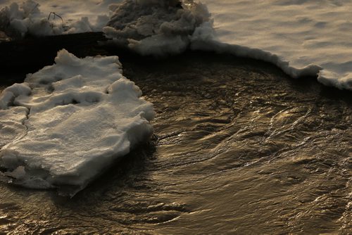 JOHN WOODS / WINNIPEG FREE PRESS Ice breaks up on the Assiniboine River in Winnipeg Sunday, March 20, 2016.