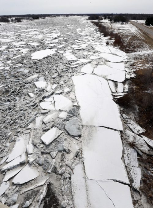 WAYNE GLOWACKI / WINNIPEG FREE PRESS    A view south from the Howard Pawley Bridge Tuesday showing the ice build up on the Red River. The bridge is north of Selkirk.Mb. for #4 highway.  March 22 2016