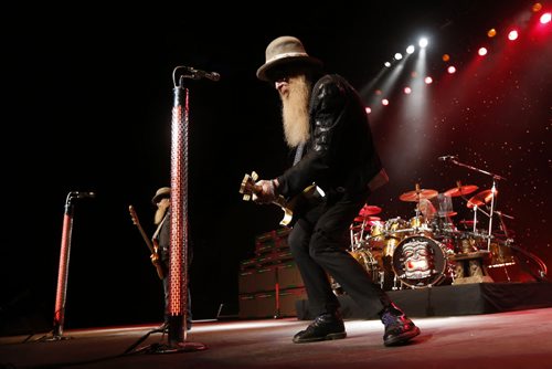 JOHN WOODS / WINNIPEG FREE PRESS ZZ Top performs in Winnipeg Tuesday, March 29, 2016.