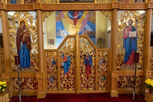MIKE DEAL / WINNIPEG FREE PRESS Blessed Virgin Mary Ukrainian Catholic Parish pastor Rev. Volodymyr Bashutskyy. A close up of the Iconostasis which is the second one in this parish church and was built in the '80s. 160330 - Wednesday, March 30, 2016