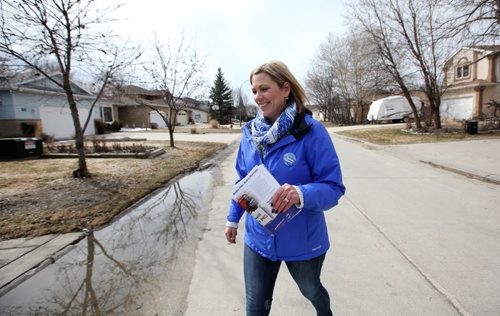 RUTH BONNEVILLE / WINNIPEG FREE PRESS  Riel area PC Candidate, Rochelle Squires, door knocking on Bethune Way in  St.Vital Wednesday.    March 30, 2016