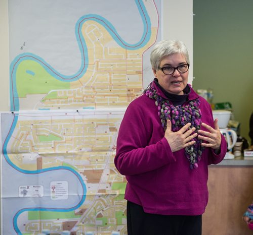 MIKE DEAL / WINNIPEG FREE PRESS NDP's Christine Melnick gives a pep talk in her campaign office Sunday afternoon with a number of volunteers that were getting ready to go out canvasing. 160403 - Sunday, April 03, 2016