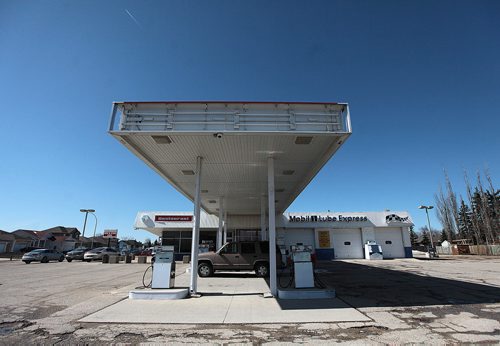 PHIL HOSSACK / WINNIPEG FREE PRESS Kendall's Service station offers oil changes and breakfast, but no gas. Jeff Kendall talks to Kelly Taylor re; The death of the corner gas station. Kendel was a Shell dealer, dumped Shell for Esso and then ended gas sales altogether, squeezed by a sales model that leaves retailers pumping gas for zero profit or, often, a loss. See story 49.8 - April 4, 2016