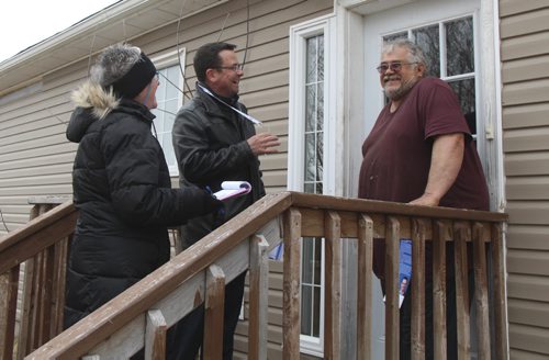 BARTLEY KIVES/WINNIPEG FREE PRESS Gimli PC candidate Jeff Wharton (centre) and his wife Mickey speak to undecided voter Frank Harder while canvassing in Riverton, Man. on Friday, April 2, 2016.