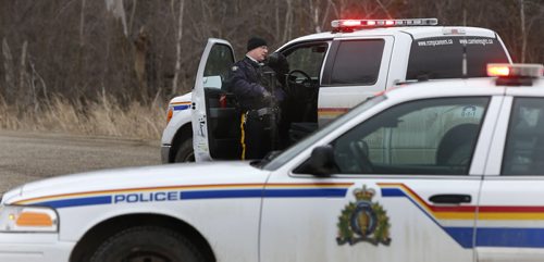 WAYNE GLOWACKI / WINNIPEG FREE PRESS  RCMP block access on the road that leads into the Dakota Tipi First Nation Thursday after early an morning shooting. Bill Redekop story   April 7  2016