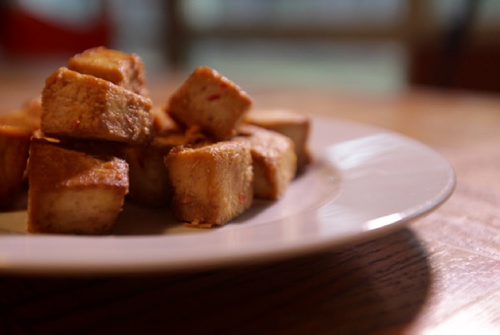RUTH BONNEVILLE / WINNIPEG FREE PRESS  RECIPE SWAP Baked and marinated Tofu. April15, 2015