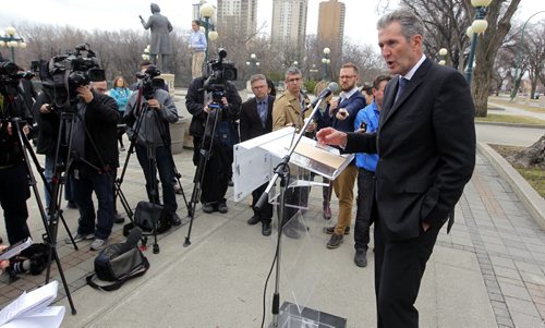 BORIS MINKEVICH / WINNIPEG FREE PRESS Brian Pallister had a press conference on the south side of the Leg today. April 20, 2016