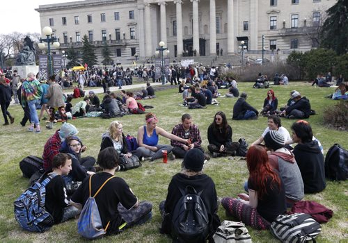 WAYNE GLOWACKI / WINNIPEG FREE PRESS   Participants were having a Wednesday afternoon toke on the grounds of the Manitoba Legislative building during the annual 4/20 event, the world-wide celebration of pot and a protest against anti-marijuana laws. April 20  2016