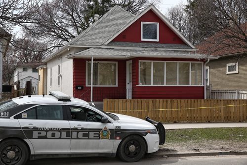 MIKE DEAL / WINNIPEG FREE PRESS  Winnipeg Police have been on the scene investigating a homicide in the 500 block of Redwood Avenue since Saturday morning. The police are saying that the victim was an adult female in her mid-thirties.  160424 Sunday, April 24, 2016