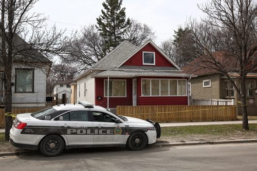 MIKE DEAL / WINNIPEG FREE PRESS  Winnipeg Police have been on the scene investigating a homicide in the 500 block of Redwood Avenue since Saturday morning. The police are saying that the victim was an adult female in her mid-thirties.  160424 Sunday, April 24, 2016