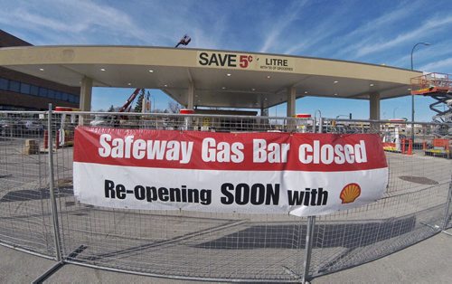 MIKE DEAL / WINNIPEG FREE PRESS  The gasbar at the Madison Square Safeway is temporarily closed as it gets changed over to a Shell gas station Monday afternoon.   160425 Monday, April 25, 2016
