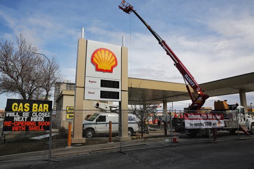 MIKE DEAL / WINNIPEG FREE PRESS  The gasbar at the Madison Square Safeway is temporarily closed as it gets changed over to a Shell gas station Monday afternoon.   160425 Monday, April 25, 2016