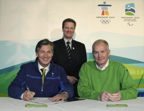 Manitoba Premier, Gary Doer, (L) signs a contributing province agreement with Vancouver Organizing Committee CEO John Furlong (R) as Colin Hansen Minister of Economic Development looks on during an anouncement in Vancouver, BC, March 17, 2008. Lyle Stafford/For the Winnipeg Free Press