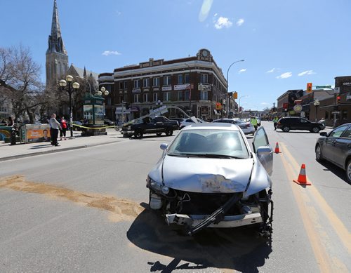 JASON HALSTEAD / WINNIPEG FREE PRESS  Emergency pesonnel work at the scene of a two-vehicle motor vehicle collision on April 30, 2016, at the intersection of River Avenue and Osborne Street. The truck involved in the MVC knocked over a traffic light.