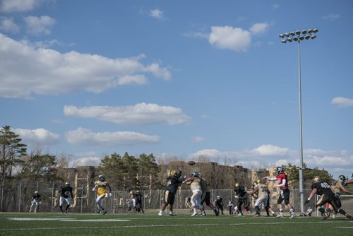 DAVID LIPNOWSKI / WINNIPEG FREE PRESS  Scrimmage action during the University of Manitoba Bisons 2016 spring camp Sunday May 1, 2016 at the University of Manitoba Turf Fields.