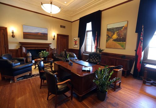 JASON HALSTEAD / WINNIPEG FREE PRESS  The premiers office at the Manitoba legislature awaits its new occupant on May 2, 1016. Manitobas MLAs will be sworn-in May 3, 2016.