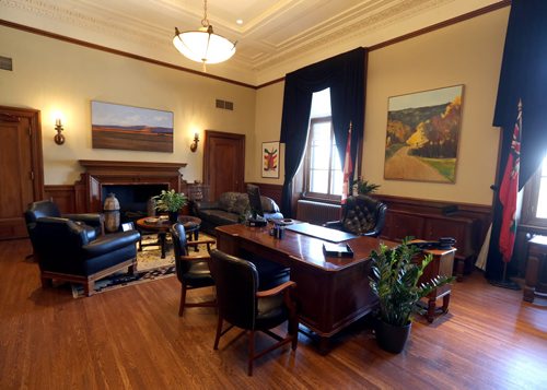 JASON HALSTEAD / WINNIPEG FREE PRESS  The premiers office at the Manitoba legislature awaits its new occupant on May 2, 1016. Manitobas MLAs will be sworn-in May 3, 2016.