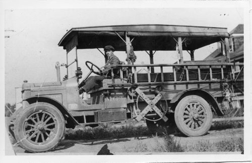 WINNIPEG FREE PRESS FILES An early Manitoba Government Telephone line vehicle. By 1929 the MTS fleet had grown to 24 trucks and 96 cars.
