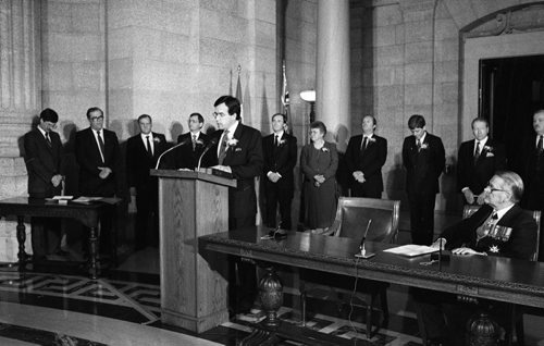 GLENN OLSEN / WINNIPEG FREE PRESS FILES Gary Filmon government swearing in at the Manitoba Legislative building on May 9, 1988.