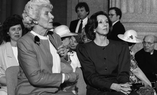 GLENN OLSEN / WINNIPEG FREE PRESS FILES Janice Filmon (right) during her husband, Gary Filmon, swearing in at the Manitoba Legislative building on May 9, 1988.