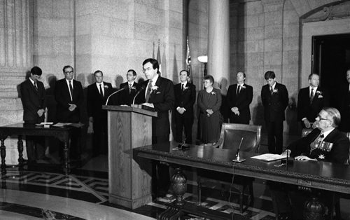 GLENN OLSEN / WINNIPEG FREE PRESS FILES Gary Filmon government swearing in at the Manitoba Legislative building on May 9, 1988.